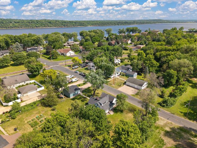 387 2nd Street S, Bayport, MN 55003