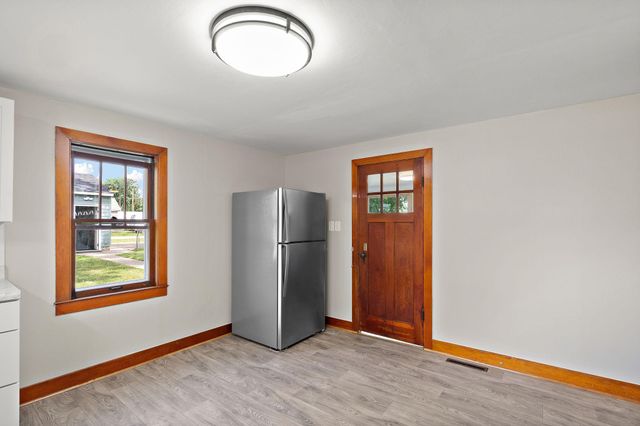 387 2nd Street S, Bayport, MN 55003