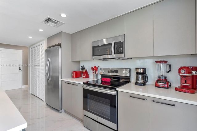 1150 101st St 701, Bay Harbor Islands, FL 33154