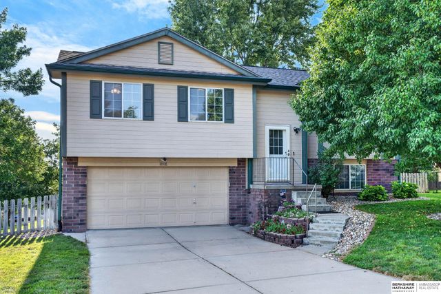1008 Marshall Circle, Papillion, NE 68046