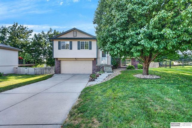 1008 Marshall Circle, Papillion, NE 68046