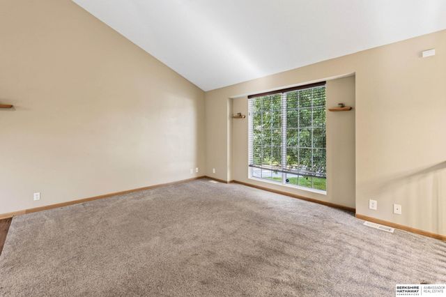 1008 Marshall Circle, Papillion, NE 68046