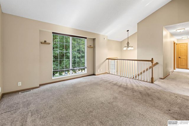 1008 Marshall Circle, Papillion, NE 68046