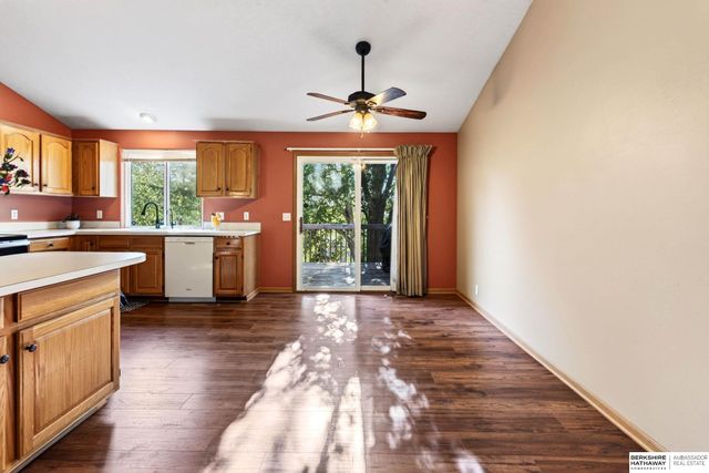 1008 Marshall Circle, Papillion, NE 68046