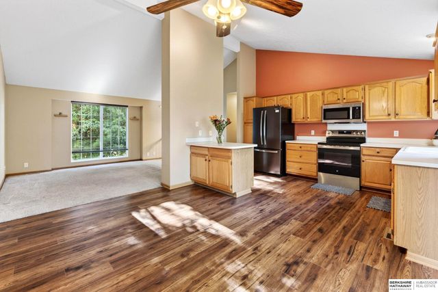 1008 Marshall Circle, Papillion, NE 68046