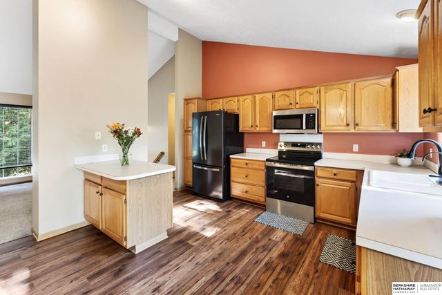 1008 Marshall Circle, Papillion, NE 68046