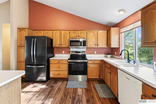 1008 Marshall Circle, Papillion, NE 68046