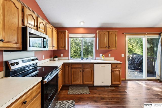 1008 Marshall Circle, Papillion, NE 68046