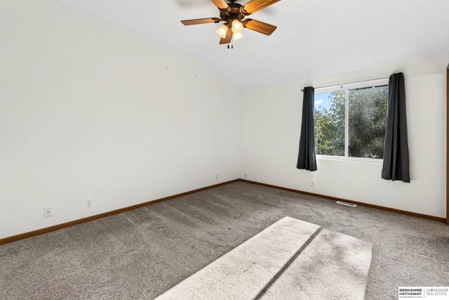1008 Marshall Circle, Papillion, NE 68046
