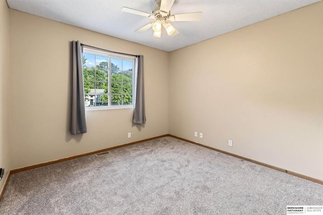 1008 Marshall Circle, Papillion, NE 68046