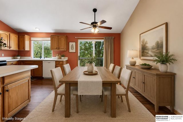 1008 Marshall Circle, Papillion, NE 68046