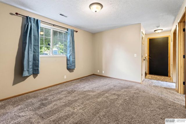 1008 Marshall Circle, Papillion, NE 68046