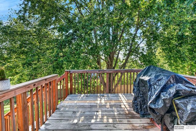 1008 Marshall Circle, Papillion, NE 68046