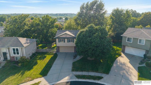 1008 Marshall Circle, Papillion, NE 68046