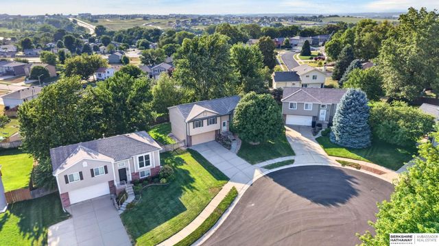1008 Marshall Circle, Papillion, NE 68046