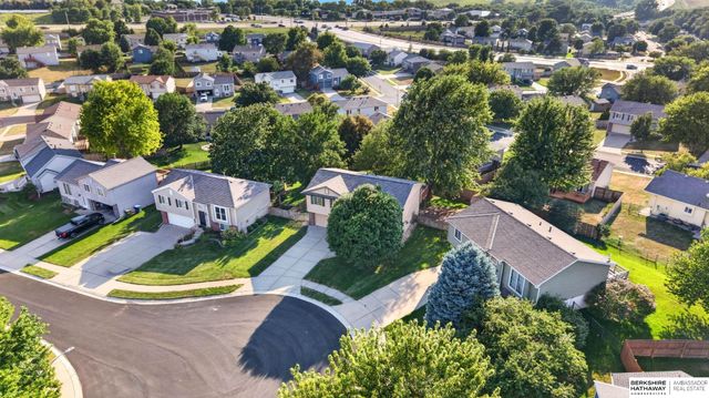 1008 Marshall Circle, Papillion, NE 68046