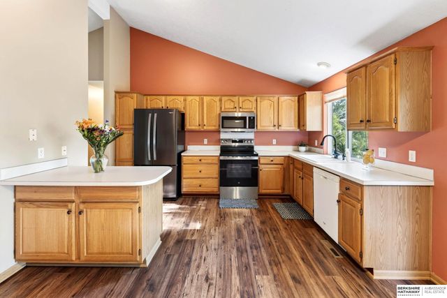 1008 Marshall Circle, Papillion, NE 68046