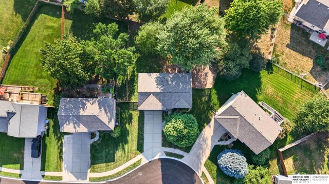 1008 Marshall Circle, Papillion, NE 68046