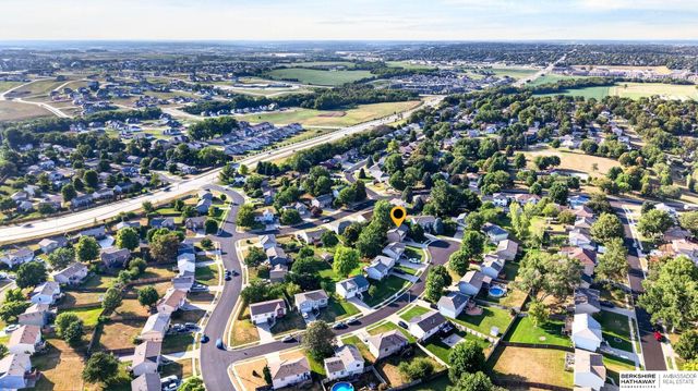 1008 Marshall Circle, Papillion, NE 68046