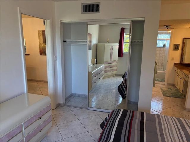 4050 NW 42ND Avenue 415, Lauderdale Lakes, FL 33319