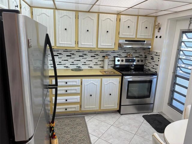 4050 NW 42ND Avenue 415, Lauderdale Lakes, FL 33319