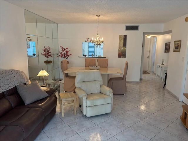 4050 NW 42ND Avenue 415, Lauderdale Lakes, FL 33319