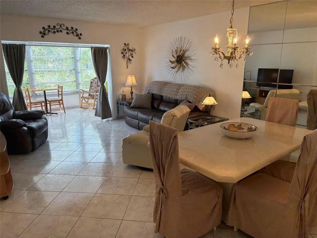 4050 NW 42ND Avenue 415, Lauderdale Lakes, FL 33319