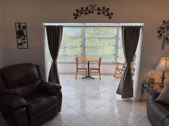 4050 NW 42ND Avenue 415, Lauderdale Lakes, FL 33319