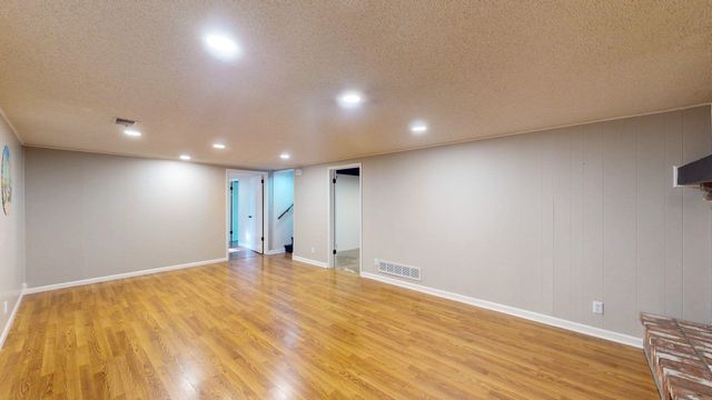 1357 N Valleyview St, Wichita, KS 67212