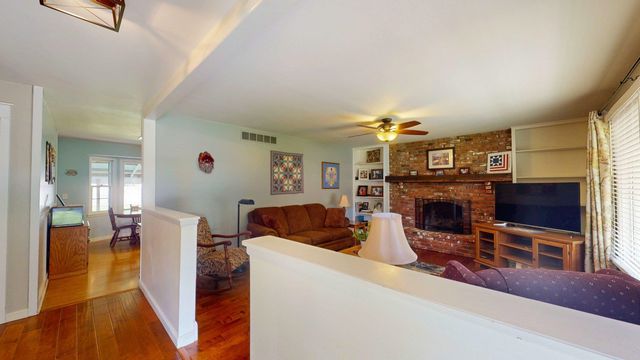 1357 N Valleyview St, Wichita, KS 67212