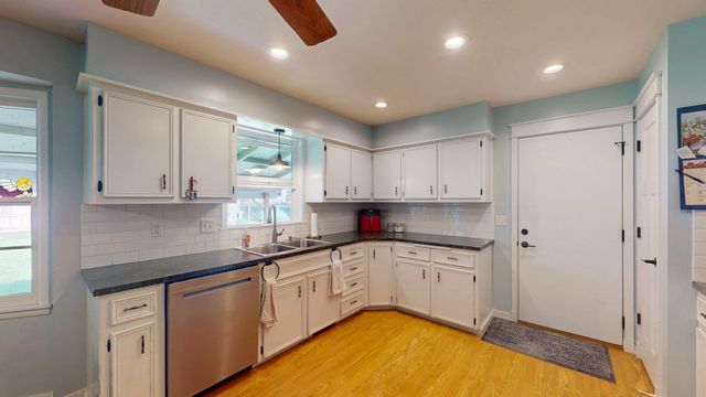 1357 N Valleyview St, Wichita, KS 67212