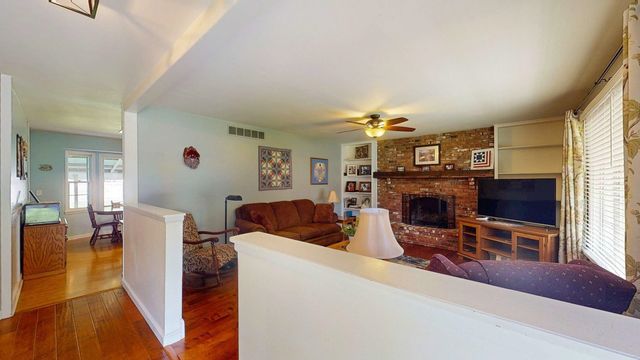 1357 N Valleyview St, Wichita, KS 67212
