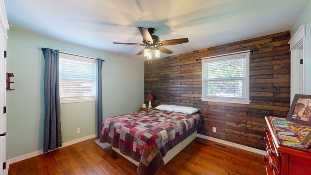 1357 N Valleyview St, Wichita, KS 67212