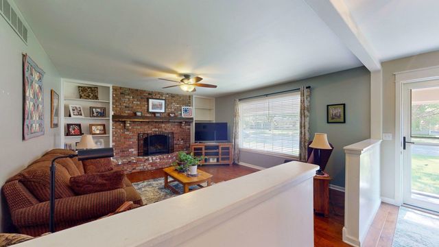 1357 N Valleyview St, Wichita, KS 67212