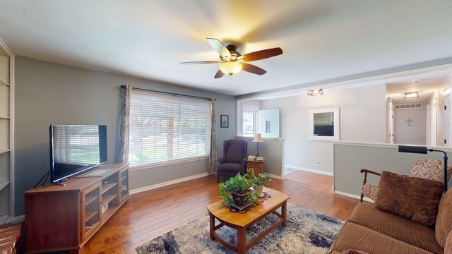 1357 N Valleyview St, Wichita, KS 67212