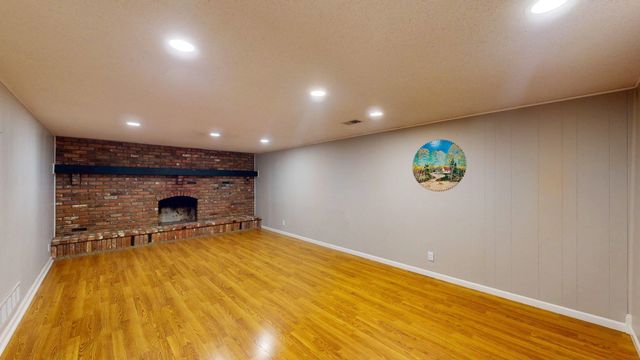 1357 N Valleyview St, Wichita, KS 67212