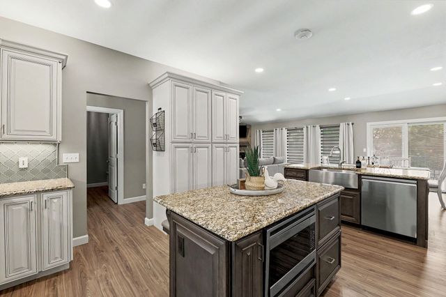2510 N Shefford Ct, Wichita, KS 67205