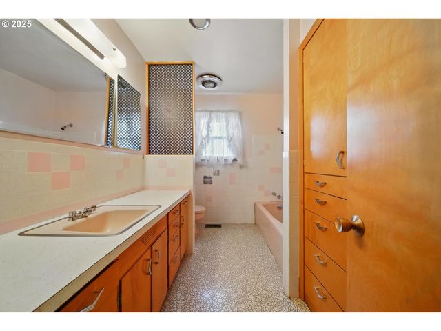 52357 Pleasant View Rd, Milton Freewater, OR 97862