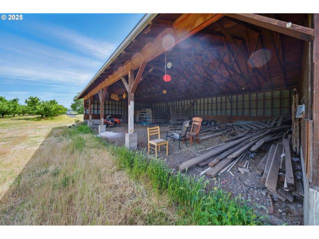 52357 Pleasant View Rd, Milton Freewater, OR 97862