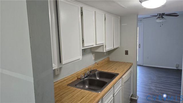 726 Sturgis Dr, Chesterfield, VA 23236