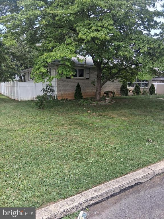 1611 S RACE ST, Allentown, PA 18103