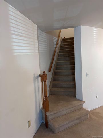 6 Olde Wagon Road, Warwick, NY 10990