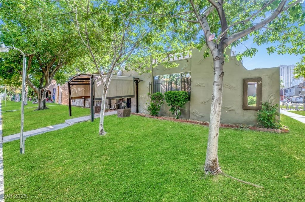 4614 Grand Drive 1, Las Vegas, NV 89169