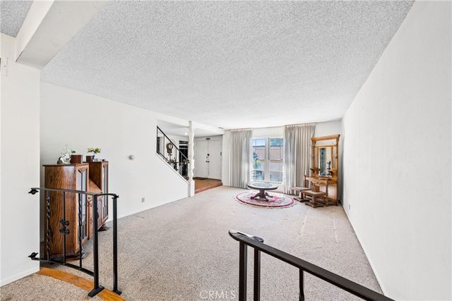 8111 Dartmoor Dr, Huntington Beach, CA 92646