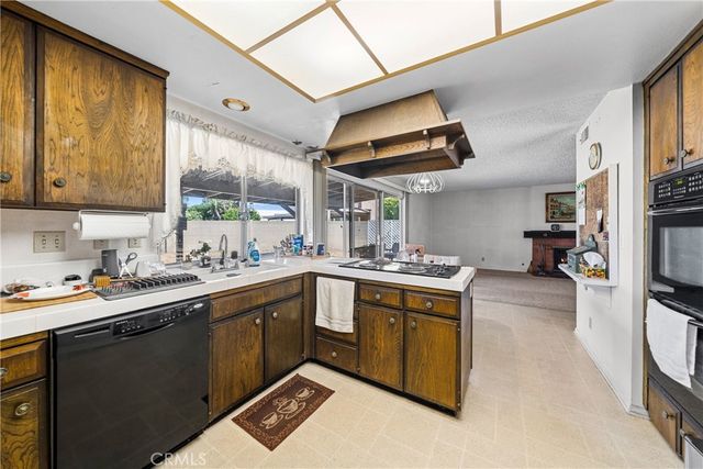 8111 Dartmoor Dr, Huntington Beach, CA 92646
