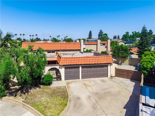 8111 Dartmoor Dr, Huntington Beach, CA 92646
