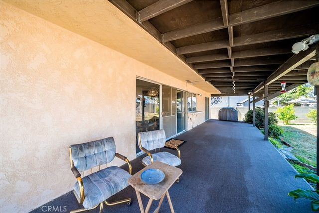 8111 Dartmoor Dr, Huntington Beach, CA 92646