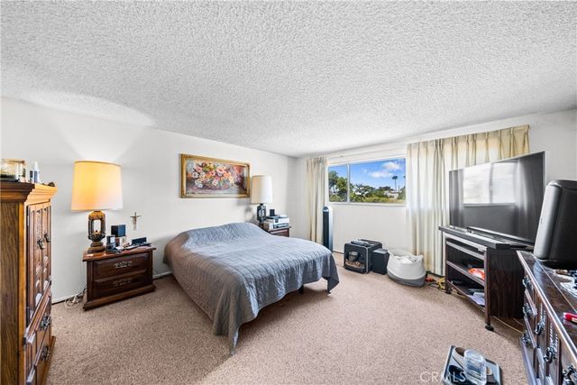 8111 Dartmoor Dr, Huntington Beach, CA 92646