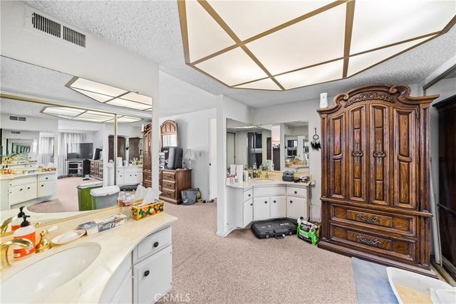 8111 Dartmoor Dr, Huntington Beach, CA 92646