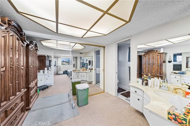 8111 Dartmoor Dr, Huntington Beach, CA 92646